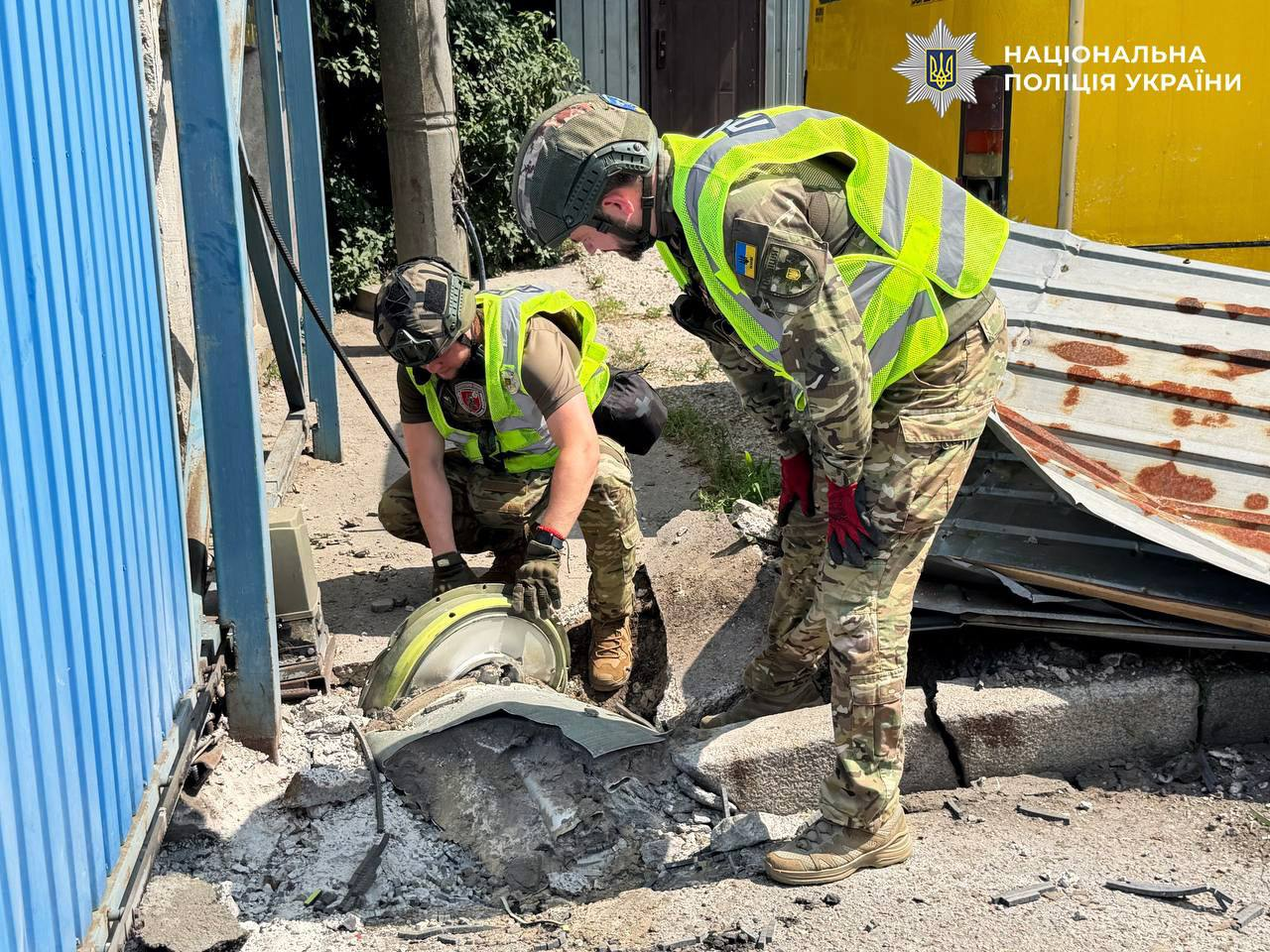 Після нічного обстрілу 14 липня в Києві вилучили бойову частину російської ракети: фото