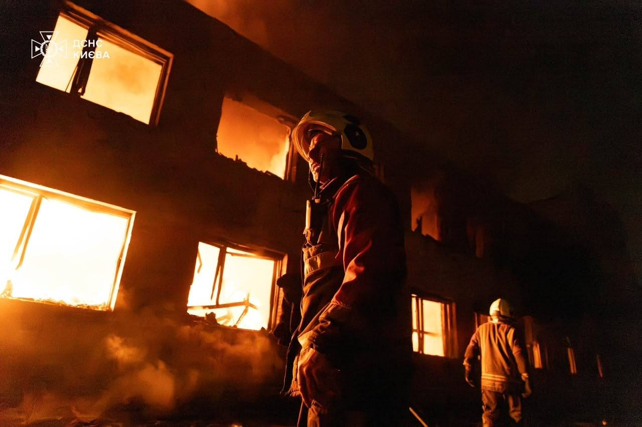 Вночі 16 липня 2026 року росіяни завдали ракетного удару по Києву: є загиблі
