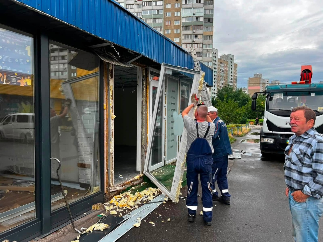 Торговельні лотки й намети: протягом тижня у Києві демонтували незаконні споруди