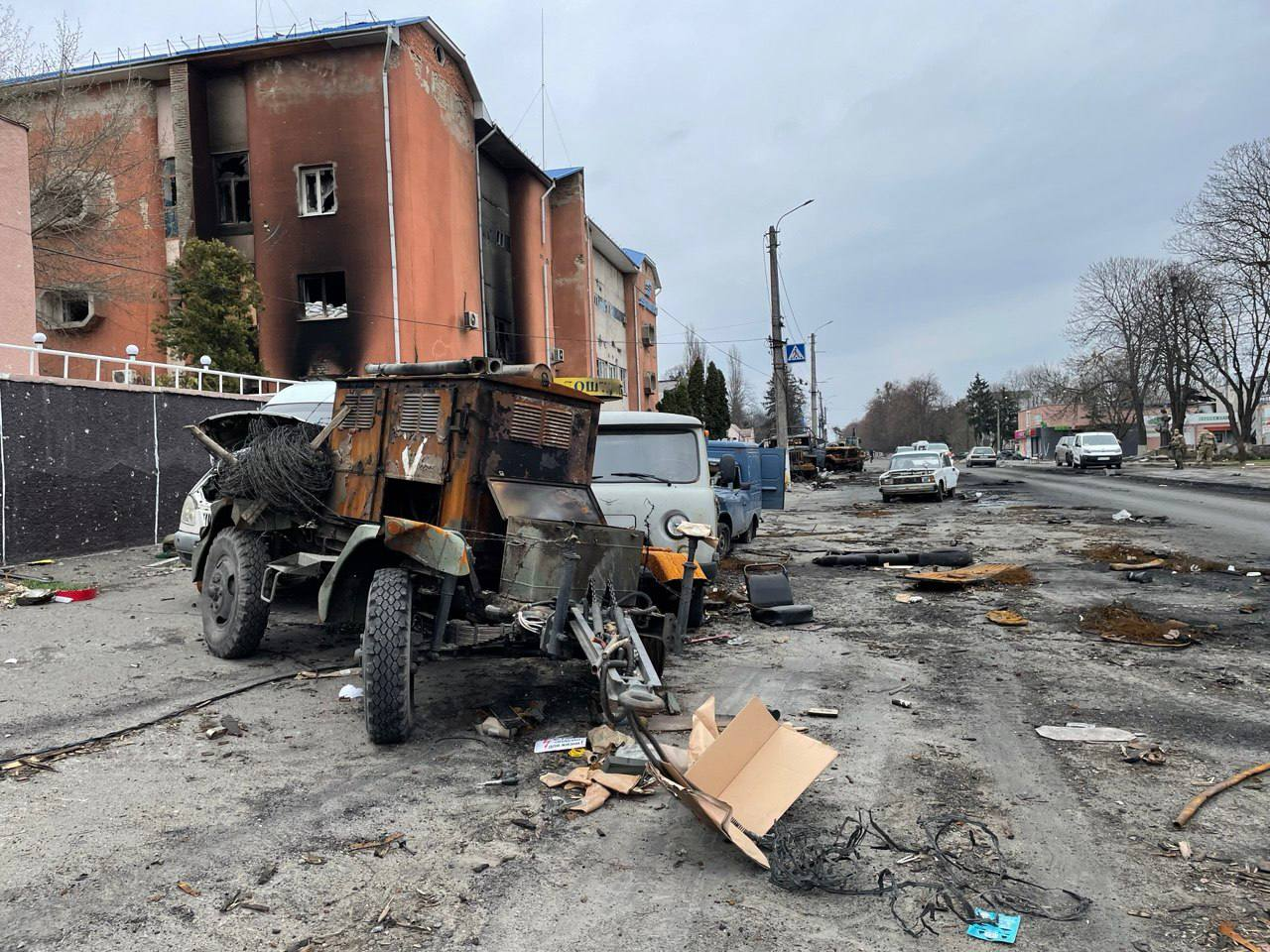 У Бородянці відновили центральне відділення Укрпошти, зруйноване росіянами: фото