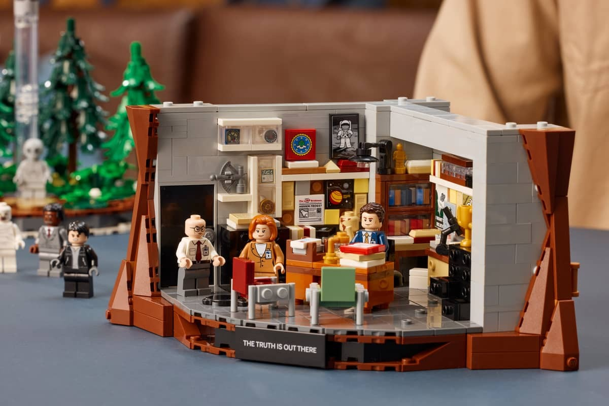 Фото: LEGO LEGO випустить конструктор за мотивами серіалу "Цілком таємно": фото та ціна