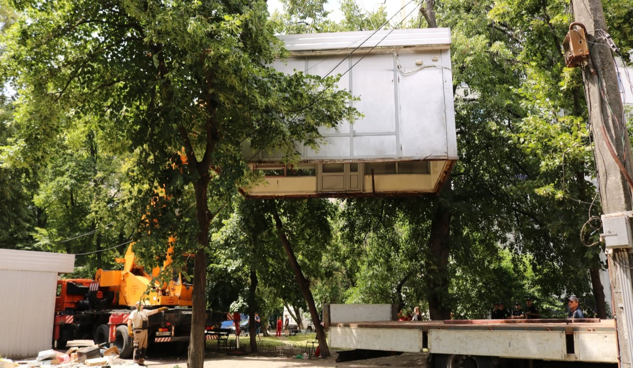Боротьба зі стихійною торгівлею і МАФами: скільки споруд прибрали у Києві за тиждень