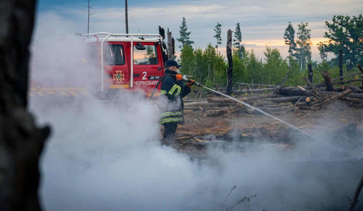 У Чорнобильській зоні відчуження тривають пожежі: який радіаційний фон