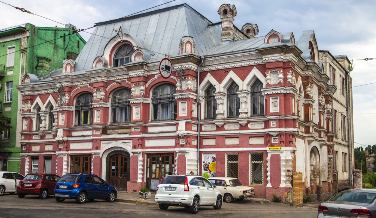 Лук’янівський народний будинок у Києві поступово руйнується: що відомо