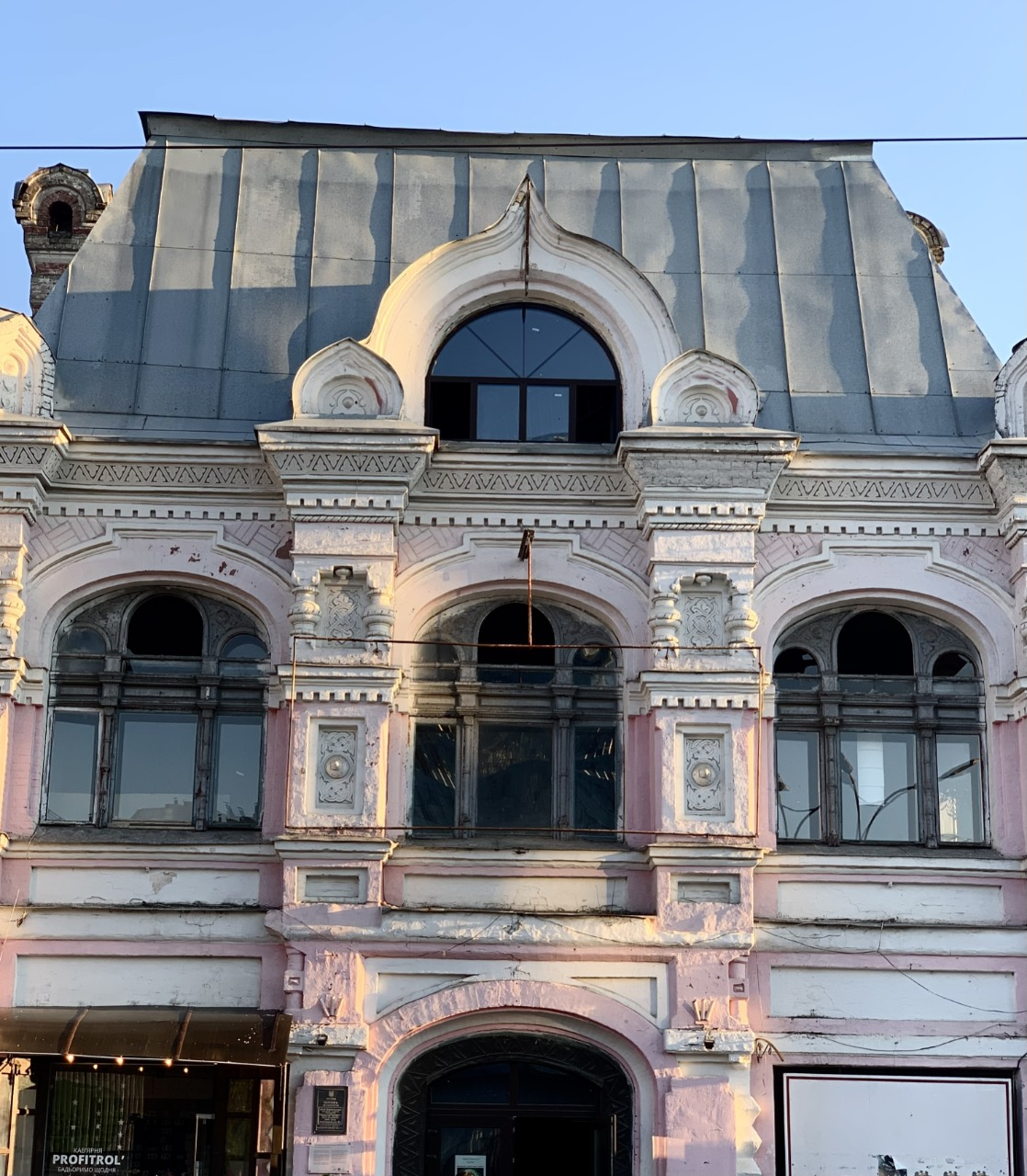 Лук’янівський народний будинок у Києві поступово руйнується: що відомо