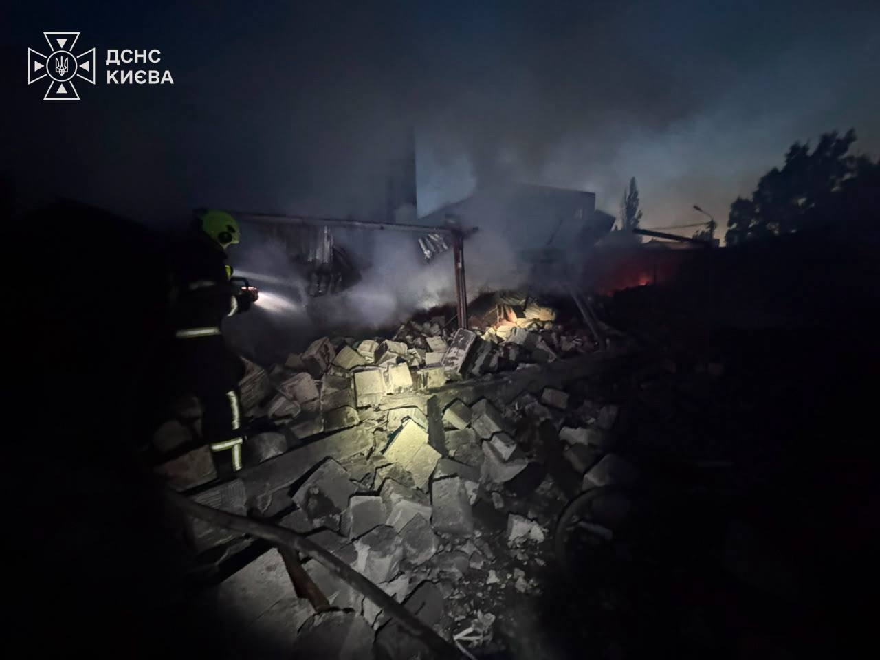 Фото: ДСНС Києва Масований російський обстріл Києва вночі 30 липня 2026 року: що відомо про наслідки