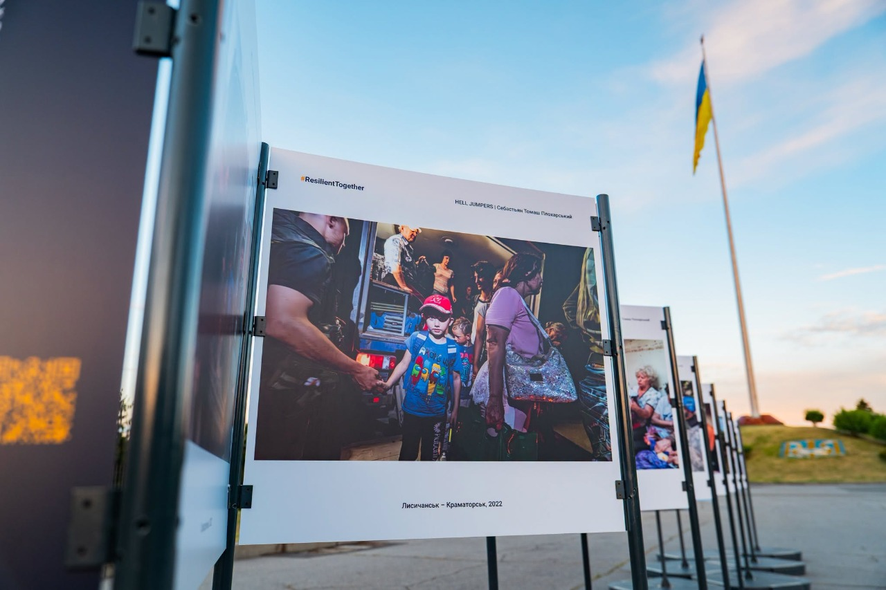 В Києві у Музеї війни відкрили виставку про евакуацію цивільних з прифронтових міст