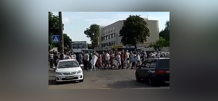 Протестующие перекрыли улицу в Святошинском районе (видео)