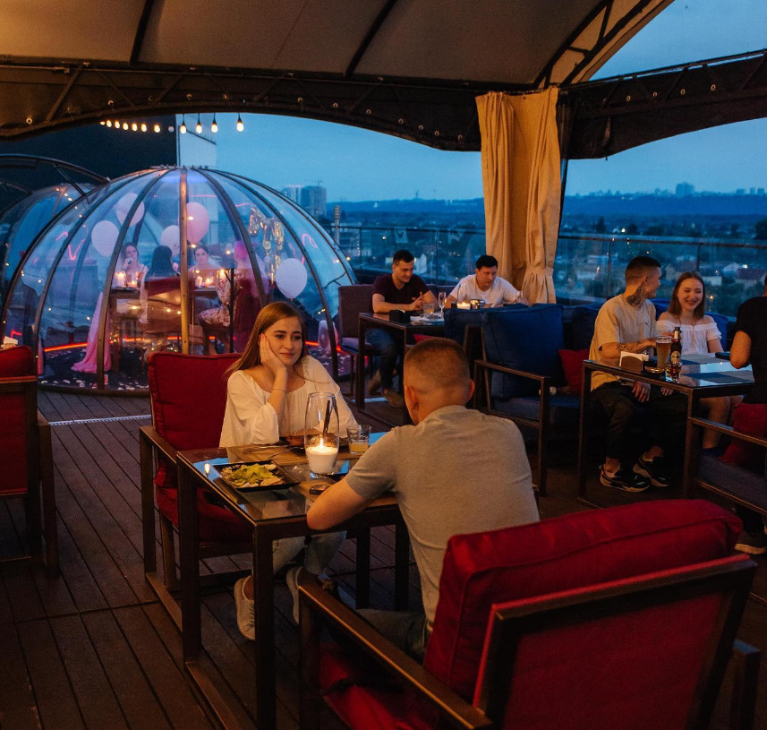 Ресторан G-Sky Lounge на Райдужній