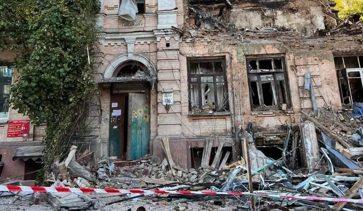 Історичний будинок на Жилянській, пошкоджений дроном, можливо відновити — незалежна експертиза
