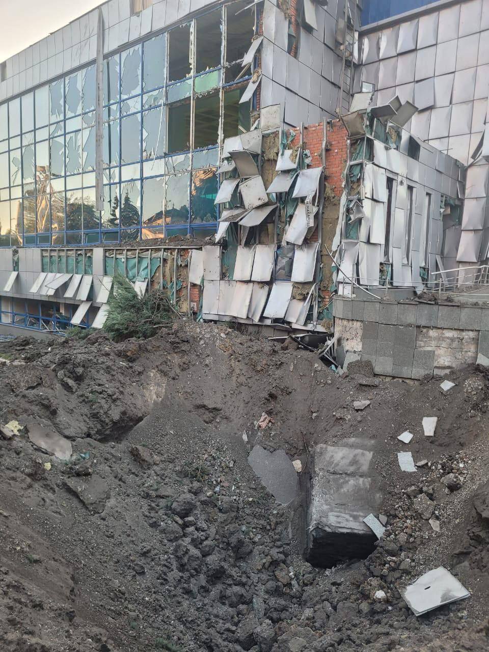 Влучання у спортивний комплекс у Дніпрі внаслідок російської атаки в ніч на 15 серпня 2023