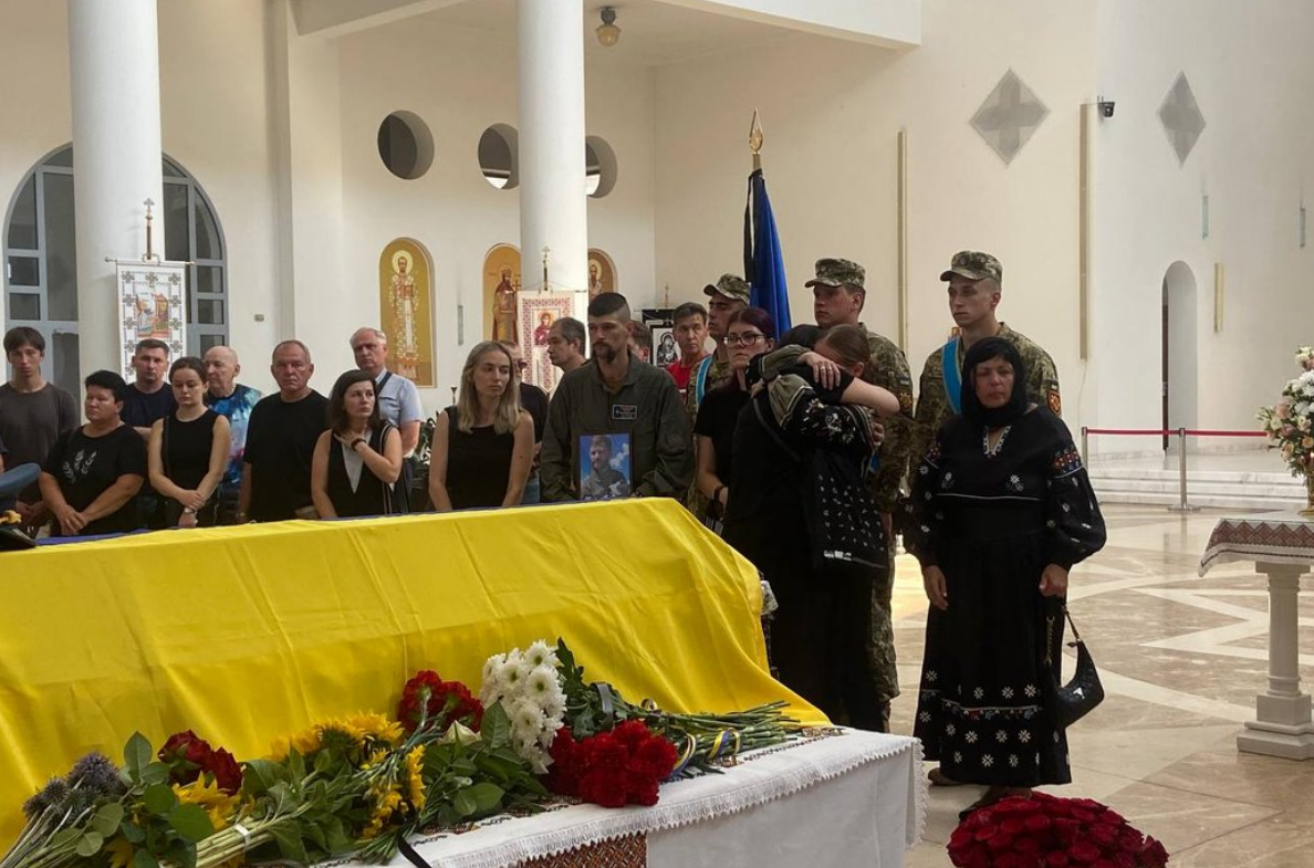 Похорон військового пілота Джуса у Києві: фото з прощання