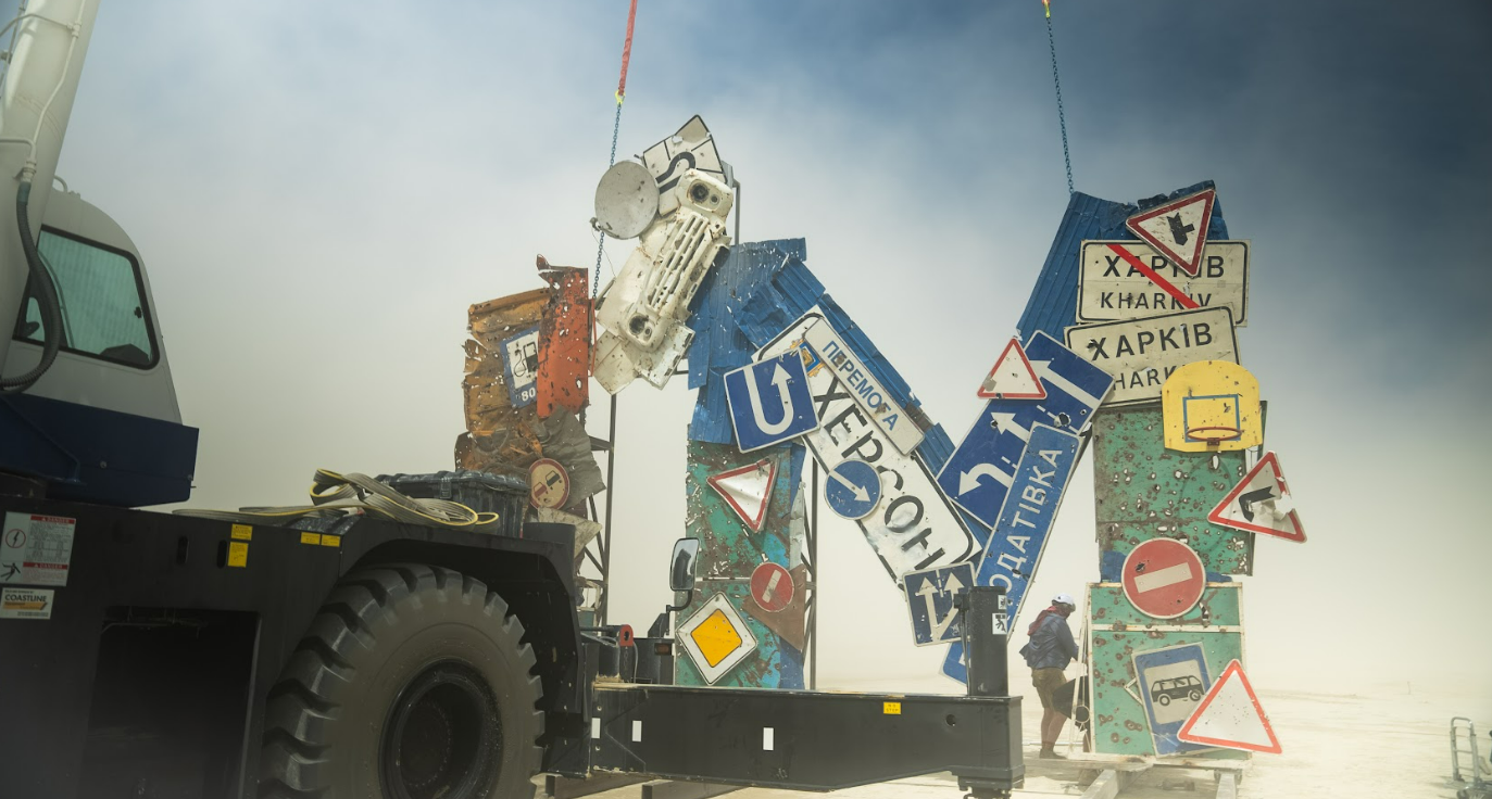 Український дух на Burning Man 2024: інсталяція "I'm Fine" розповідає історію війни