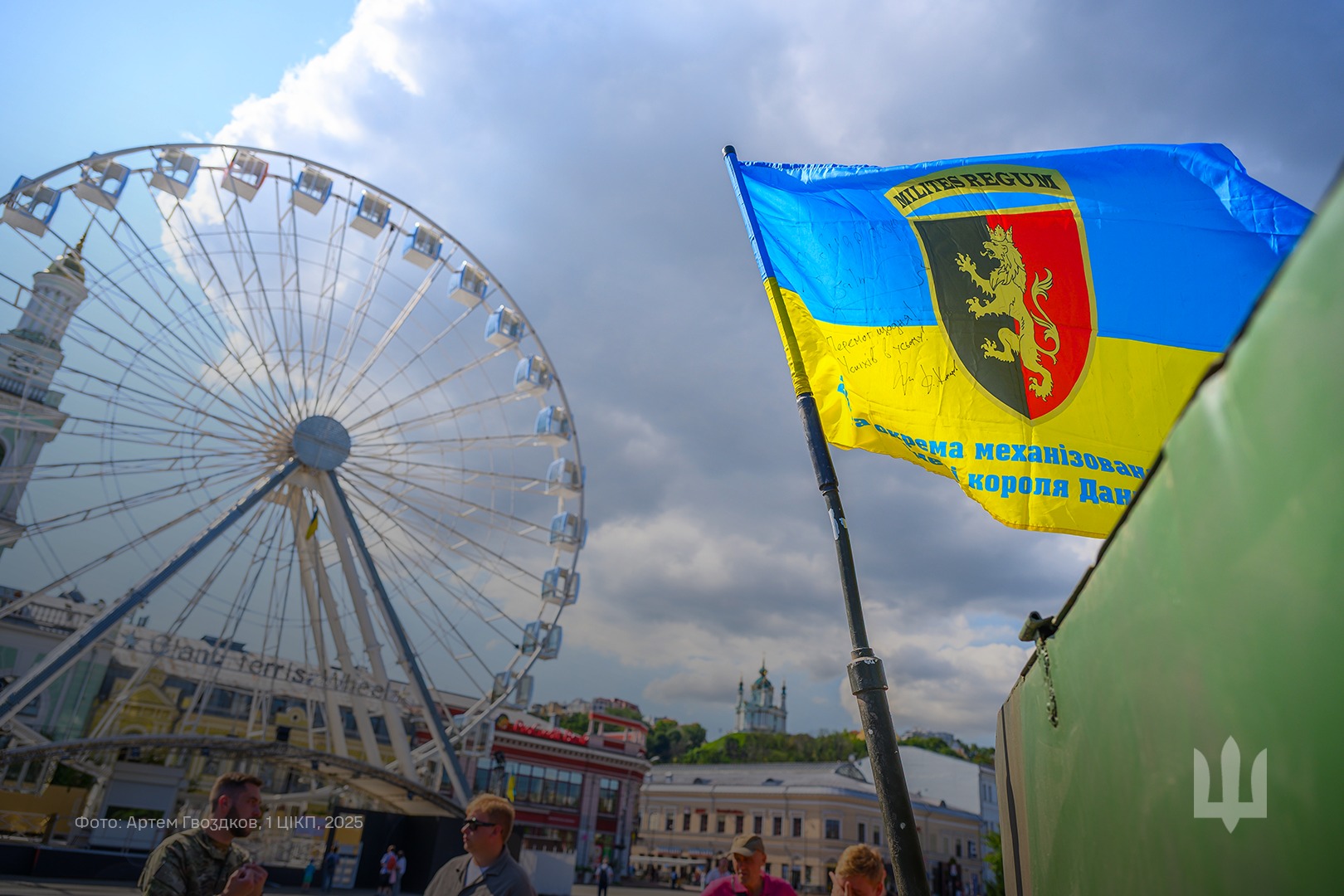На Контрактовій площі у Києві відкрилася інсталяція, присвячена обороні Часового Яру: фото