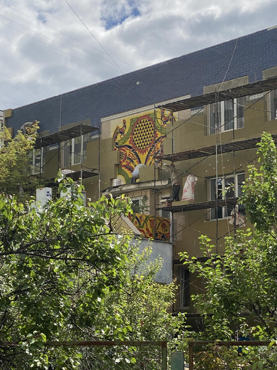Декоративне панно на фасаді дитсадка на Позняках у Києві збережуть — Дарницька РДА