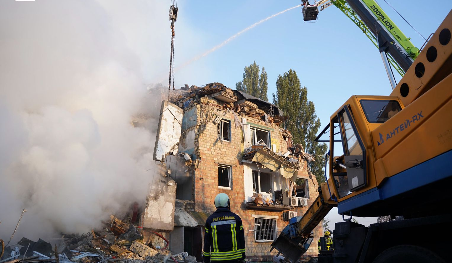 Для постраждалих внаслідок обстрілу Києва розгорнули гуманітарні штаби: адреси