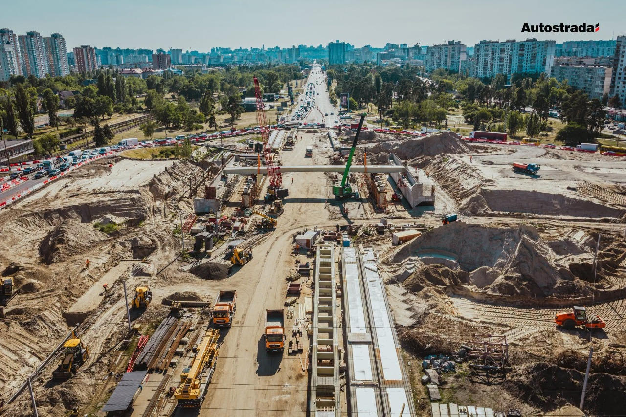 Цілодобовий ремонт шляхопроводу біля "Чернігівської" у Києві: що вже зробили