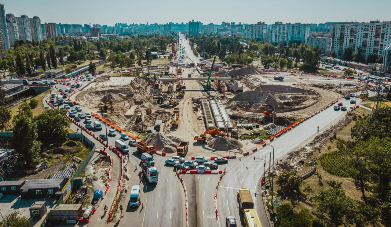 Цілодобовий ремонт шляхопроводу біля "Чернігівської": що вже зробили