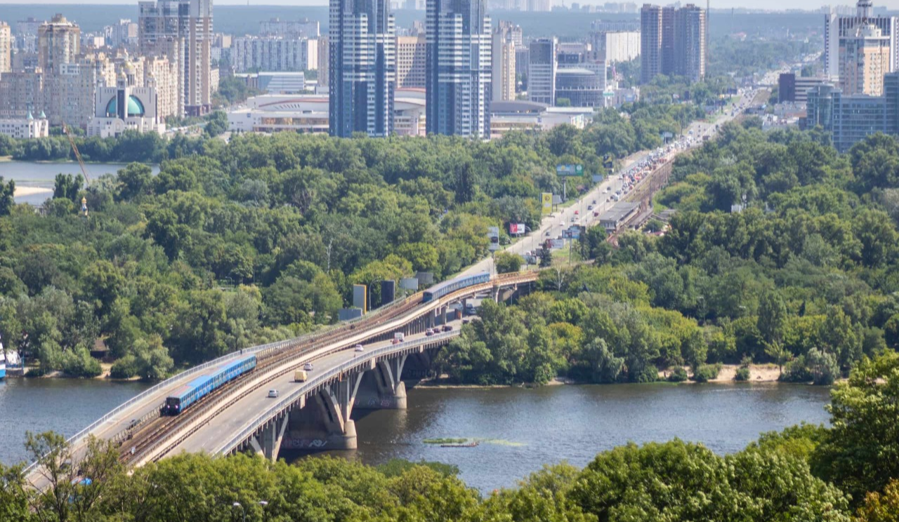 7-10 серпня у столиці обмежуватимуть рух мостом метро: деталі