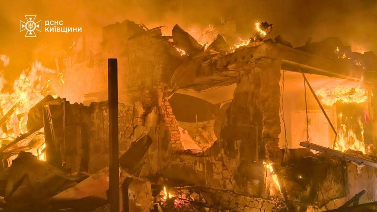 Вночі 8 серпня 2026 року росіяни обстріляли Київ і область: є загиблі та поранені