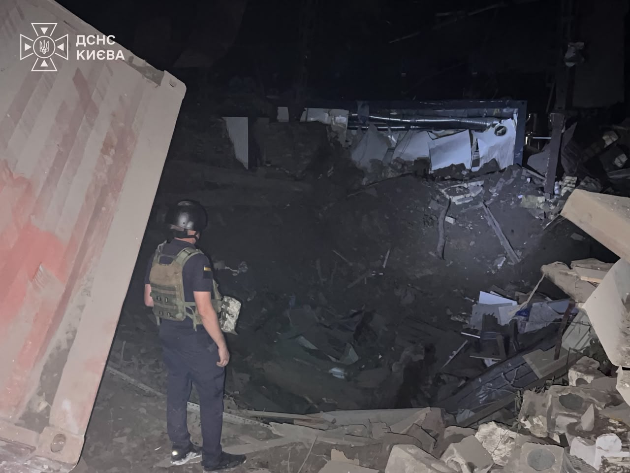 Фото: ДСНС Києва Які наслідки нічного удару балістикою по Києву: фото та подробиці