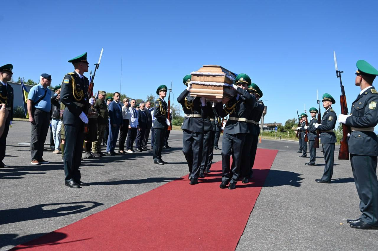 Перепоховання Євгена Коновальця: останки першого голови ОУН вже в Україні