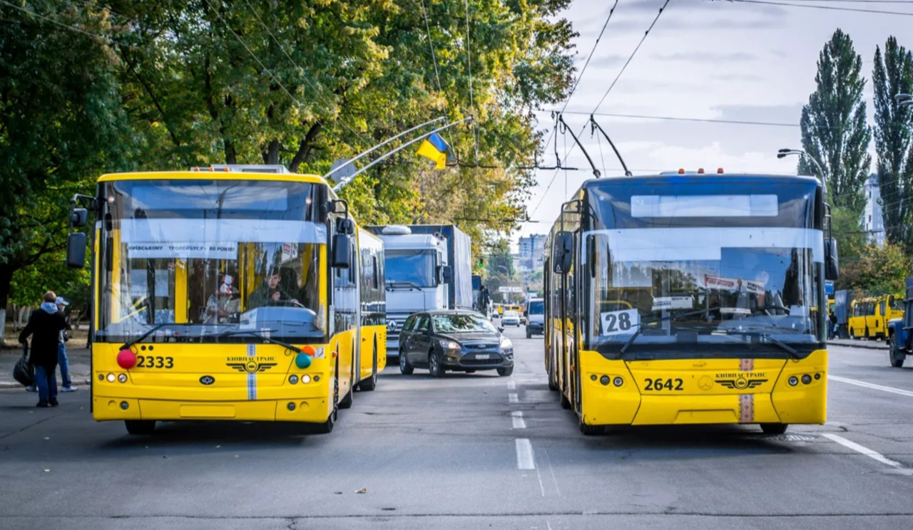 Вшанування пам’яті загиблих Захисників: у столиці зупинять громадський транспорт