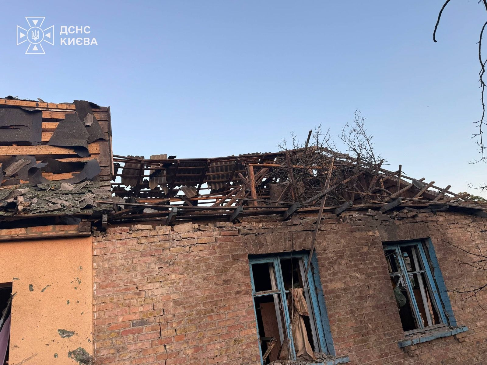 Пошкоджені будинки у Святошинському районі: наслідки атаки ворожих БпЛА 29 серпня