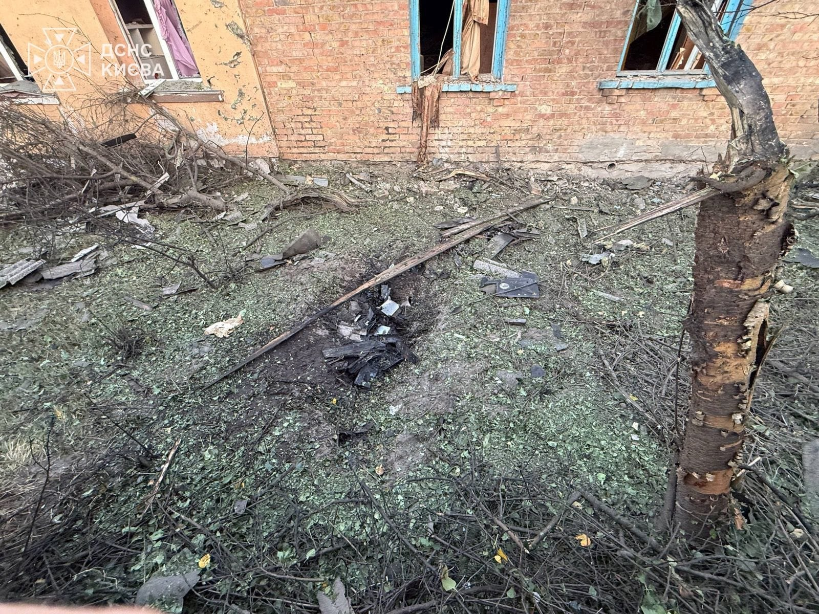 Пошкоджені будинки у Святошинському районі: наслідки атаки ворожих БпЛА 29 серпня