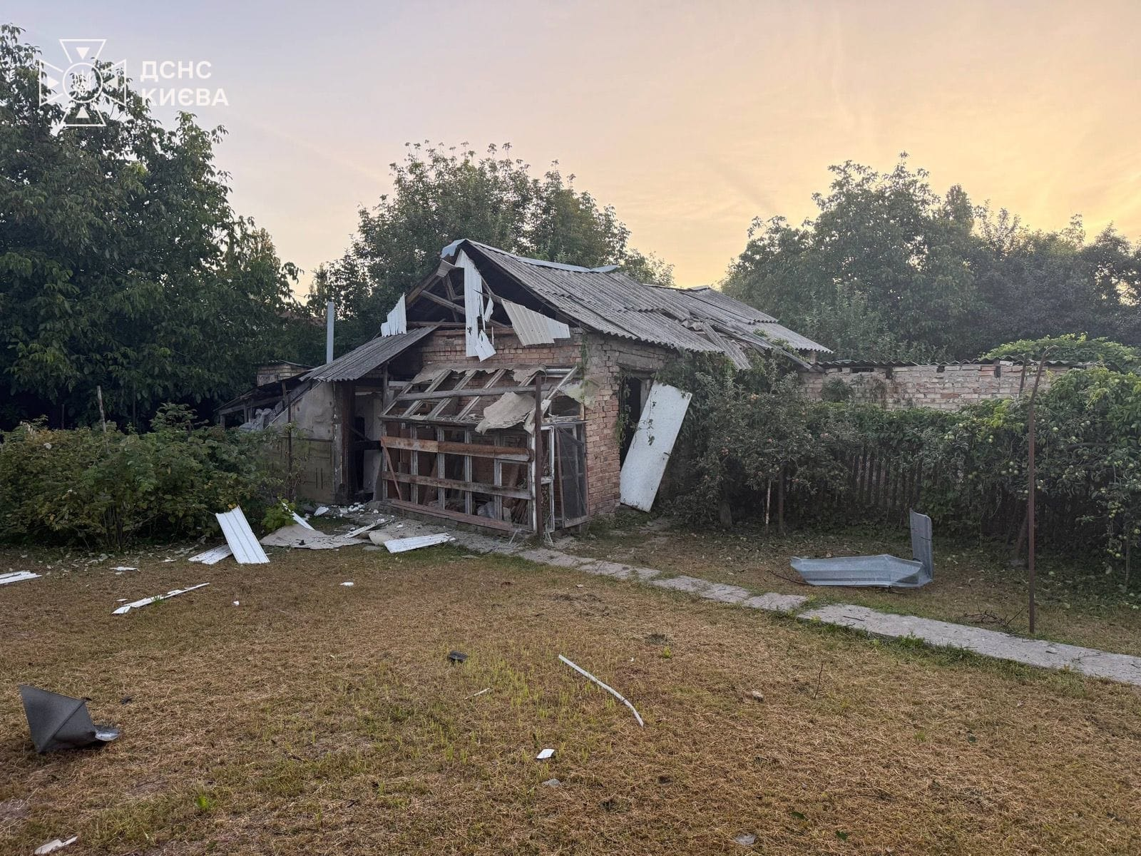 Пошкоджені будинки у Святошинському районі: наслідки атаки ворожих БпЛА 29 серпня