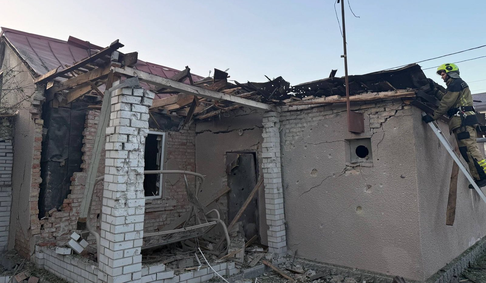 Пошкоджені будинки у Святошинському районі: наслідки атаки ворожих БпЛА 29 серпня