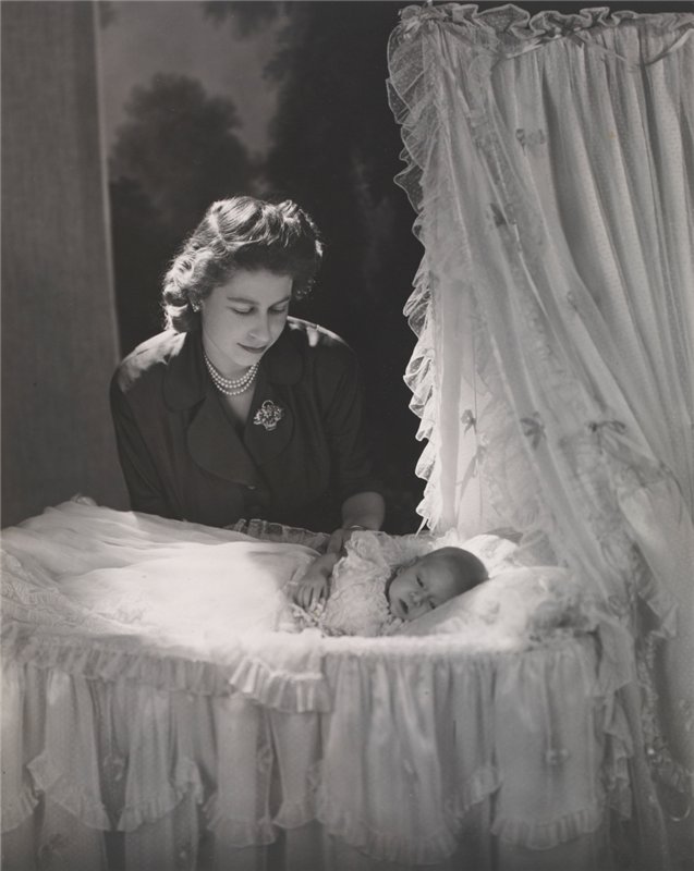Елизавета з сином Чарльзом, 1948 рік.