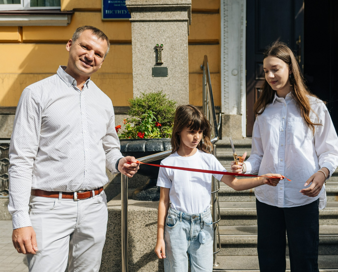 У Києві встановили мініскульптуру, присвячену літері "Ї": де її знайти
