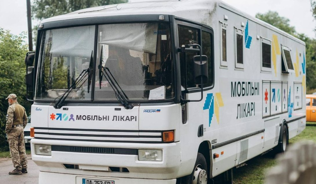 У Києві перевірять здоров'я дітей у спеціальних медичних вантажівках