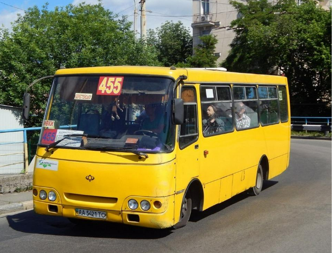 "Київпастранс" випустив на маршрут №455 додатково 10 великих автобусів