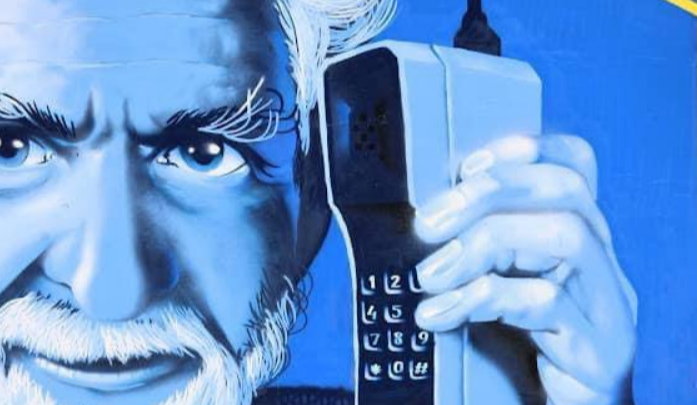 В Ірпені створили мурал Мартіну Куперу та першому дзвінку по мобільному