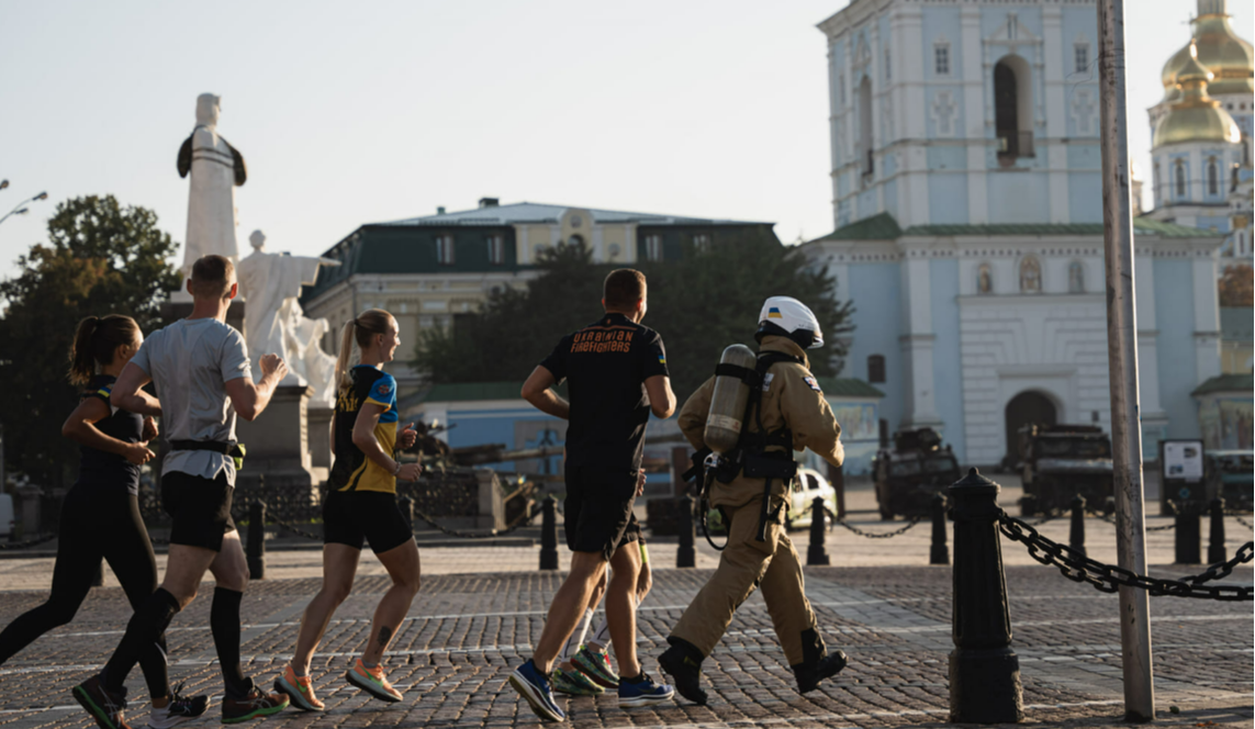 Новий рекорд України: київський рятувальник пробіг 50 км у спорядженні пожежника
