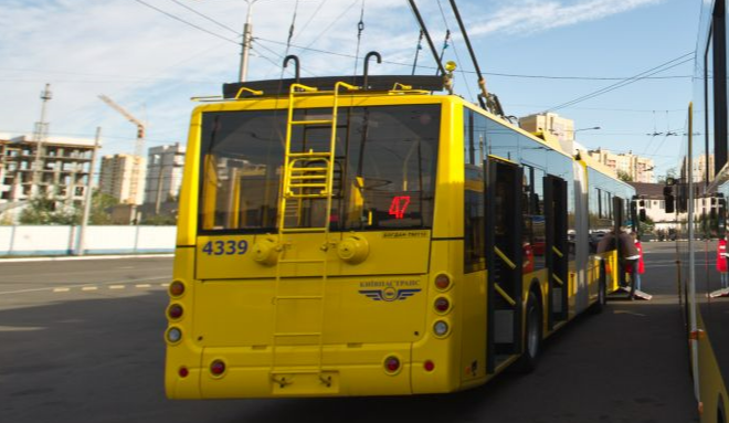 У Києві вдновив рух тролейбус №47, а №32 тимчасово зачинили: подробиці