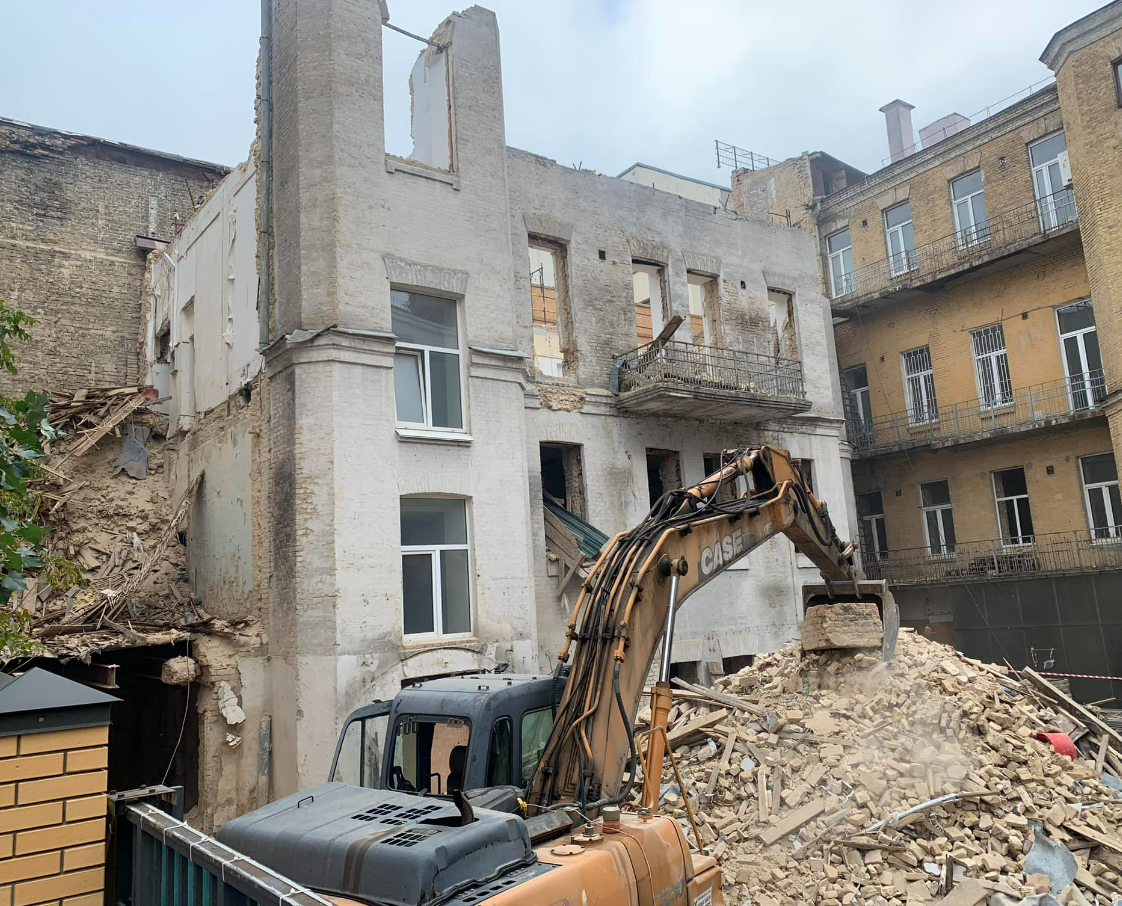 У Києві зносять 110-річний будинок на Рейтарській попри застереження ЮНЕСКО