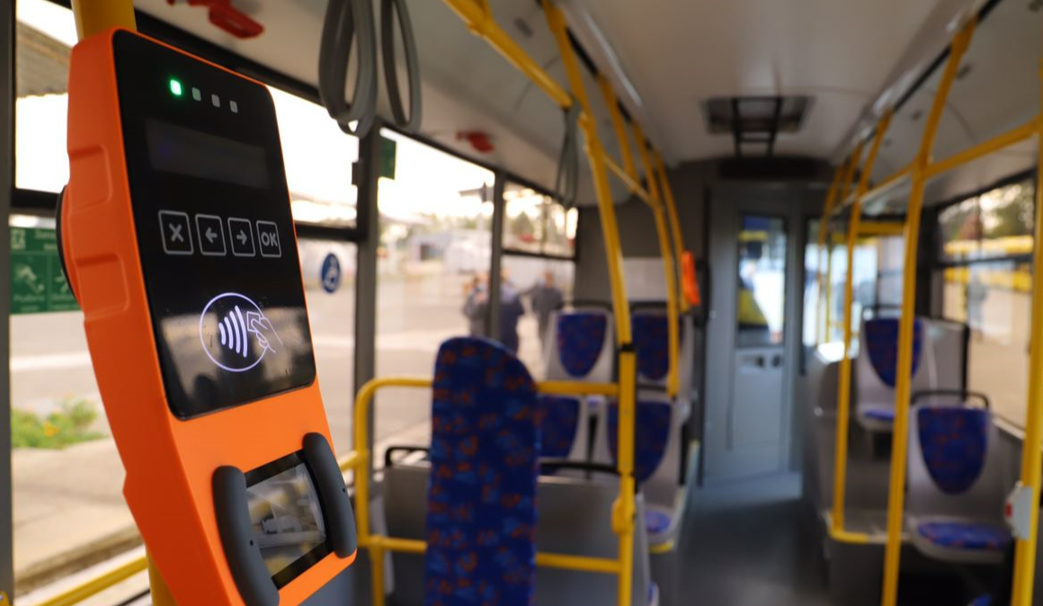 Комунальний транспорт Бучі переходить на е-квитки: в автобусах з'являться валідатори