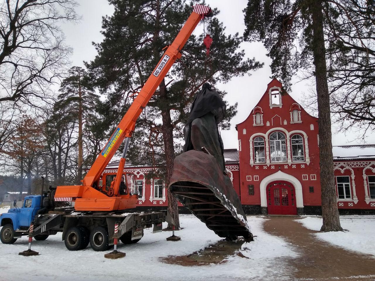 У Боярці на Київщині демонтували пам’ятник Павці Корчагіну: що відомо