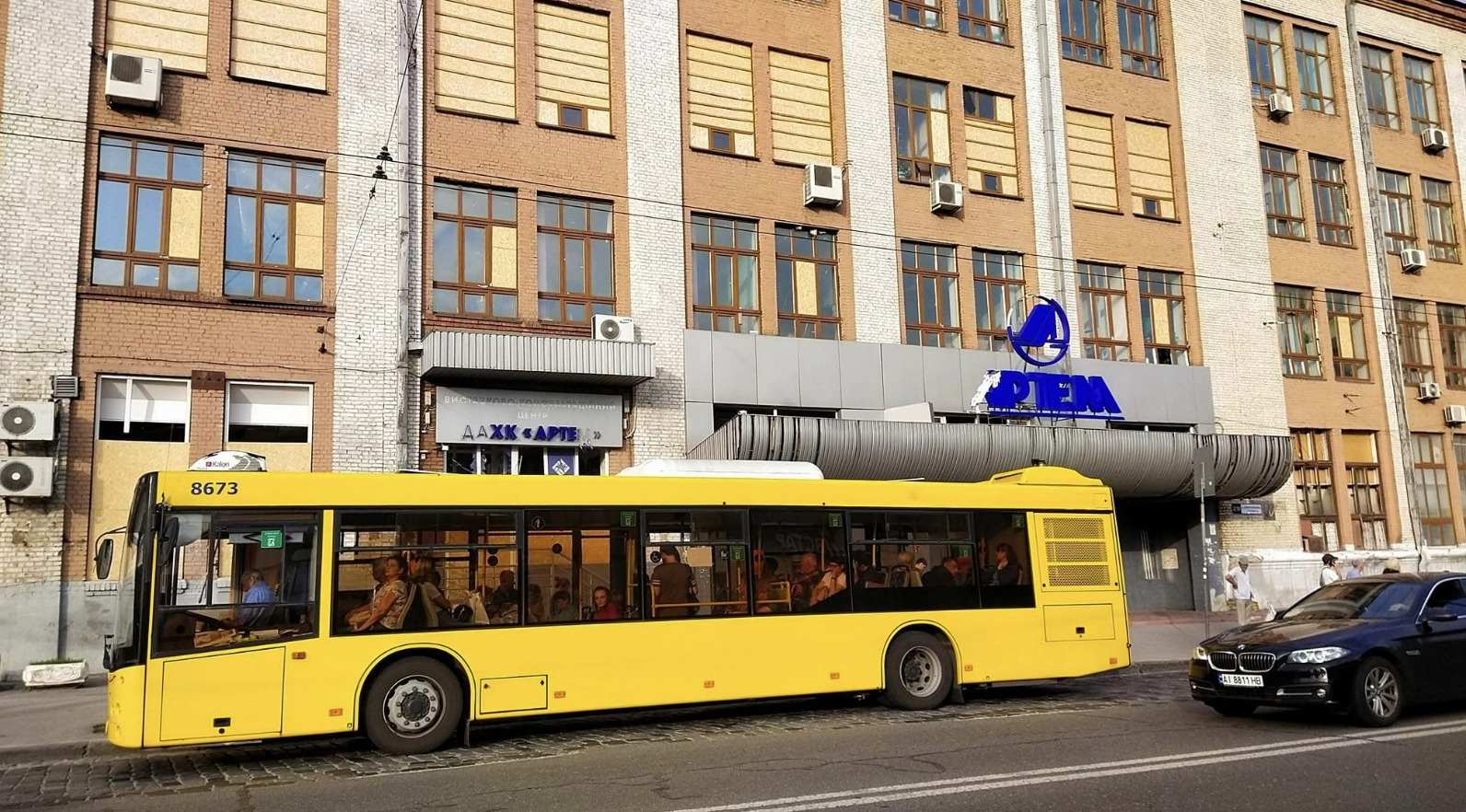 Зупинка громадського транспорту під час тривоги уповільнює пересування Києвом: дослідження