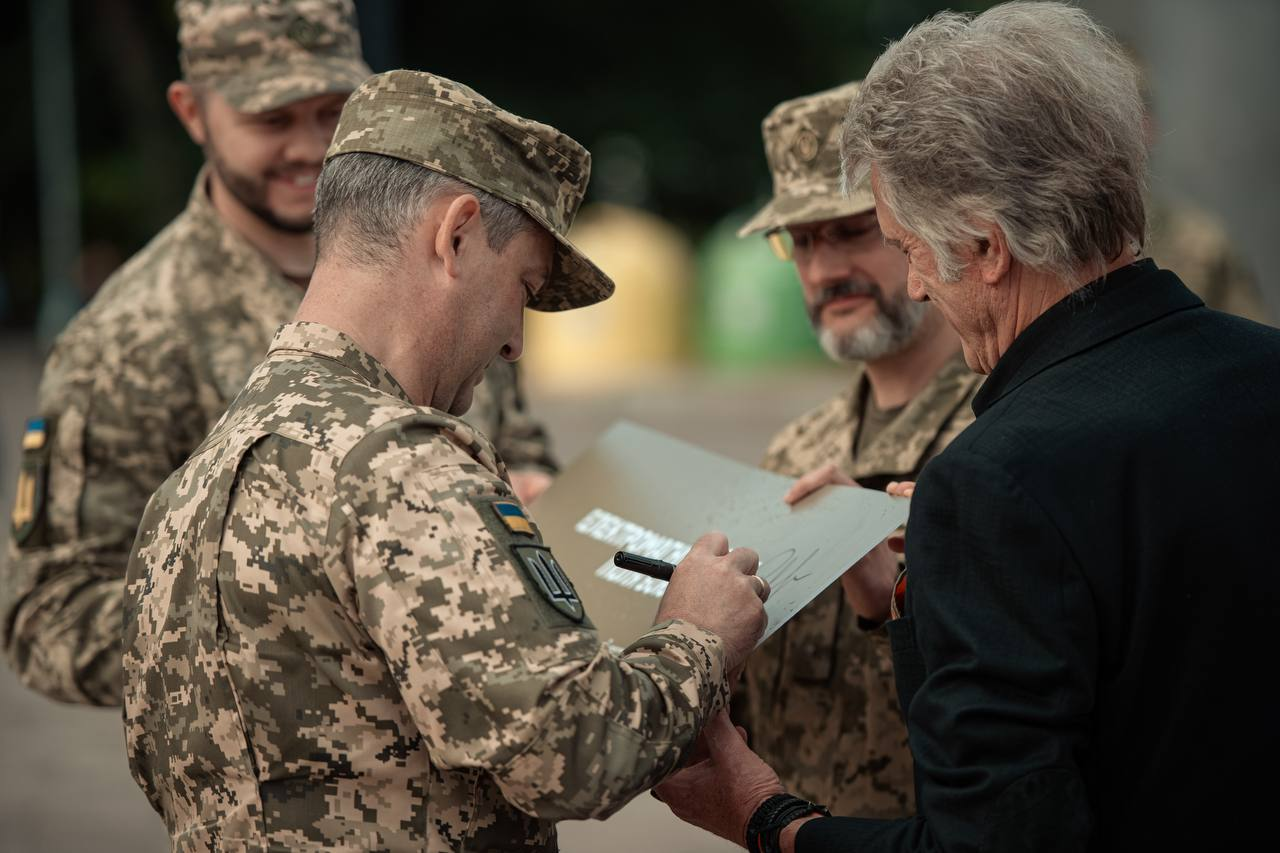 На Алеї захисників України у Києві відкрили пам’ятний знак "Війська РЕБ": фото