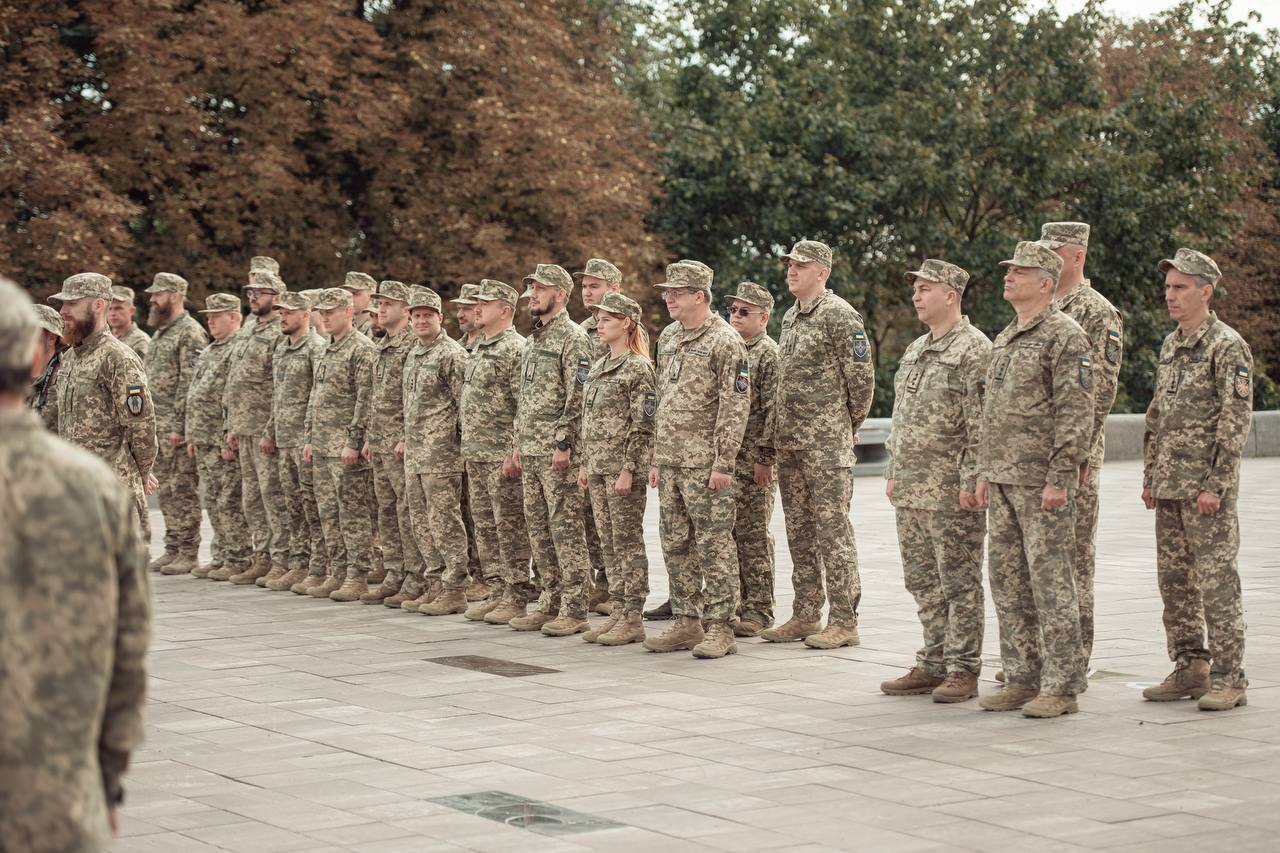 На Алеї захисників України у Києві відкрили пам’ятний знак "Війська РЕБ": фото