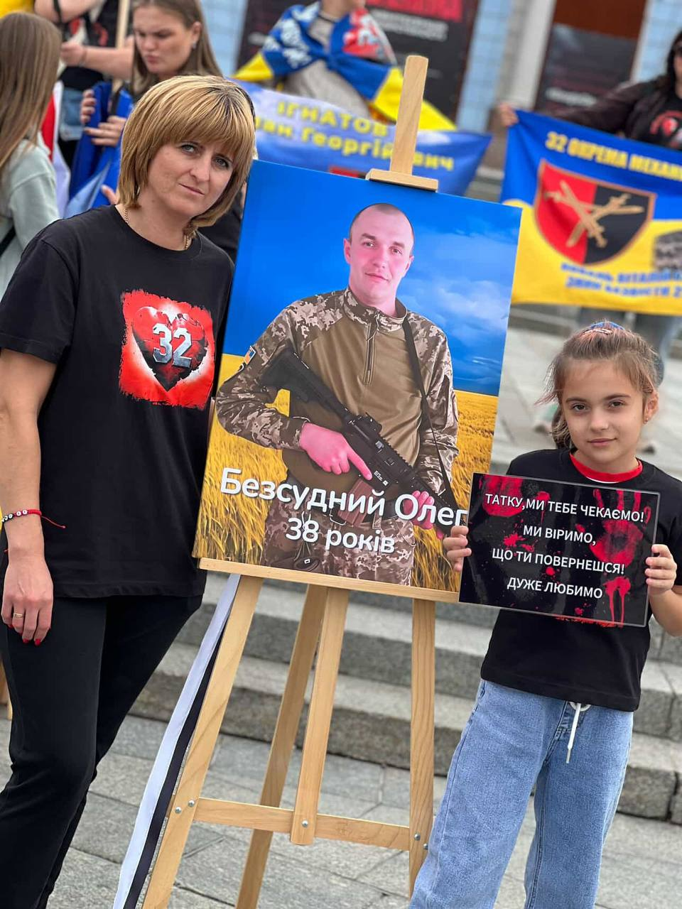 На Майдані Незалежності у Києві відбулася акція-фотовиставка на підтримку зниклих безвісти і полонених