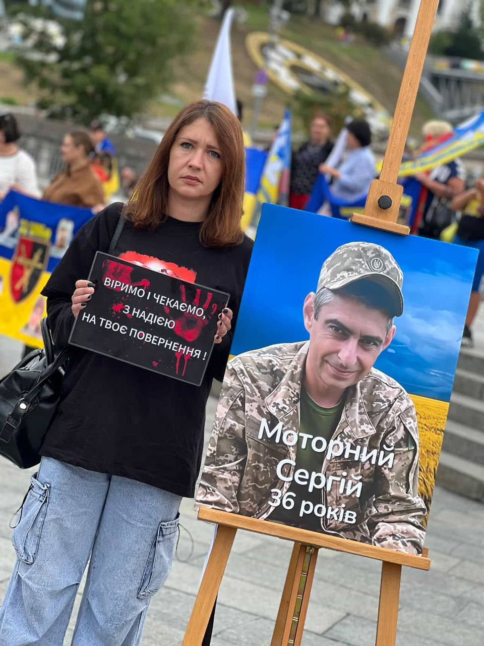 На Майдані Незалежності у Києві відбулася акція-фотовиставка на підтримку зниклих безвісти і полонених