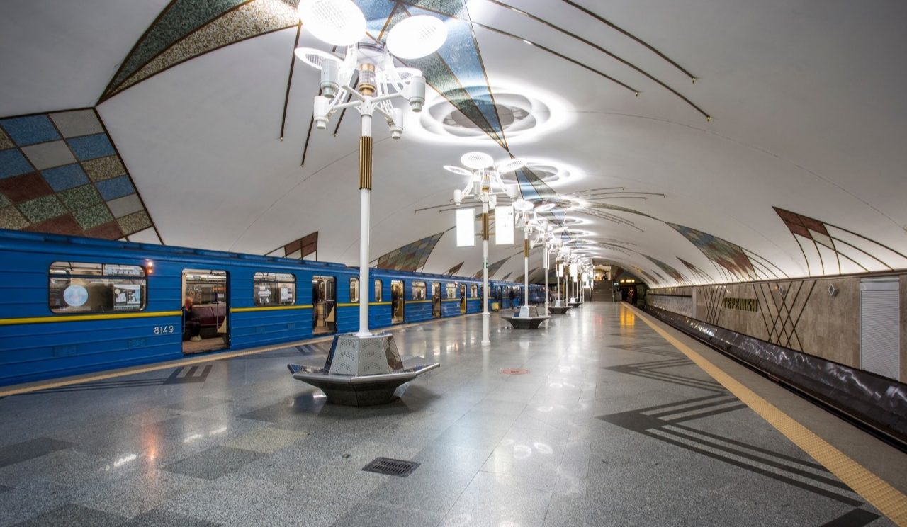 На станціях метро у Києві просять створити кімнати для молодих мам: петиція
