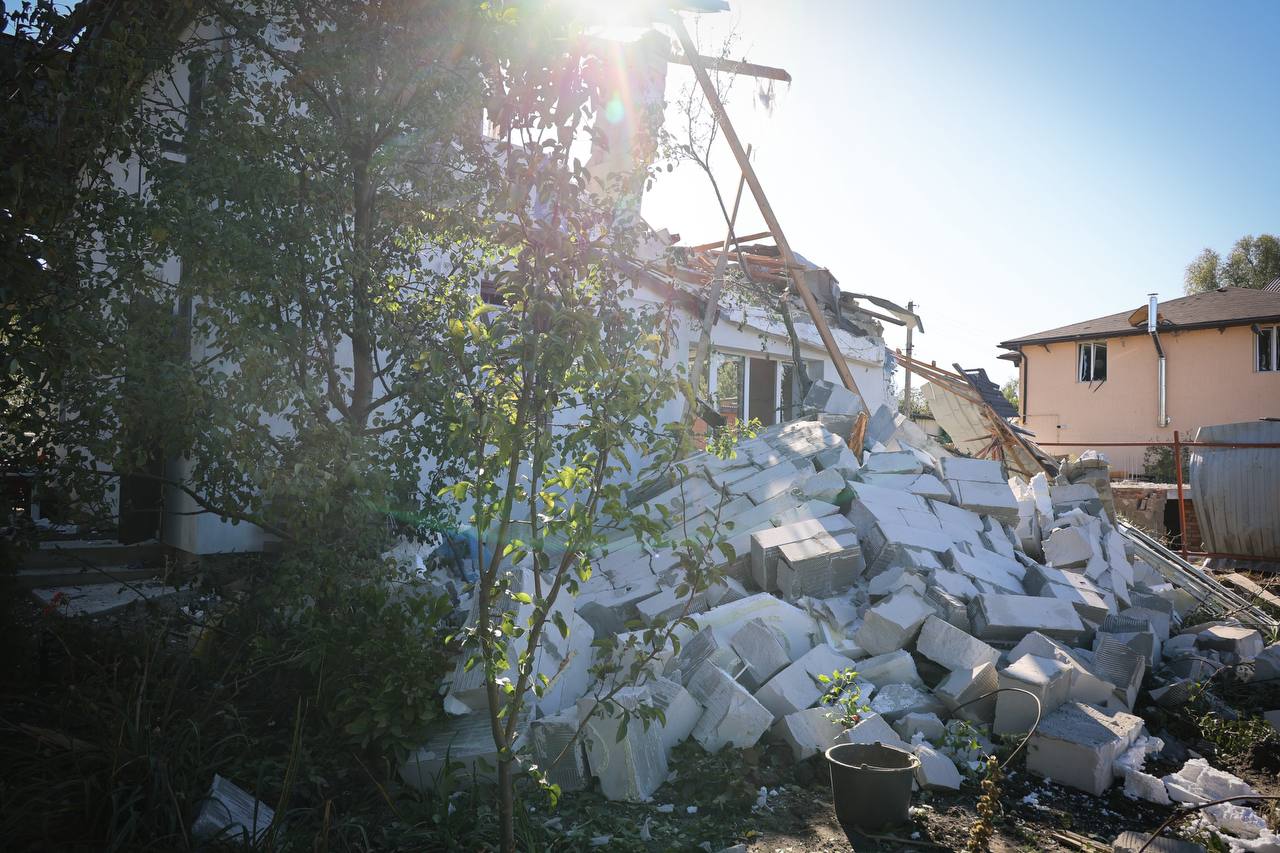 Нічна дронова атака на Київщину: наслідки фіксують у 54 районах, є постраждалий