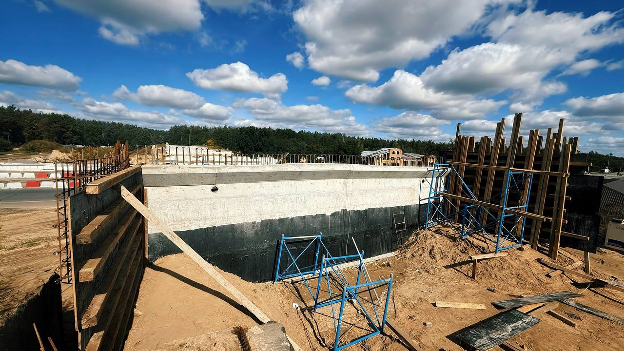 На Київщині ремонтують шляхопровід, пошкоджений російськими військами у 2022 році