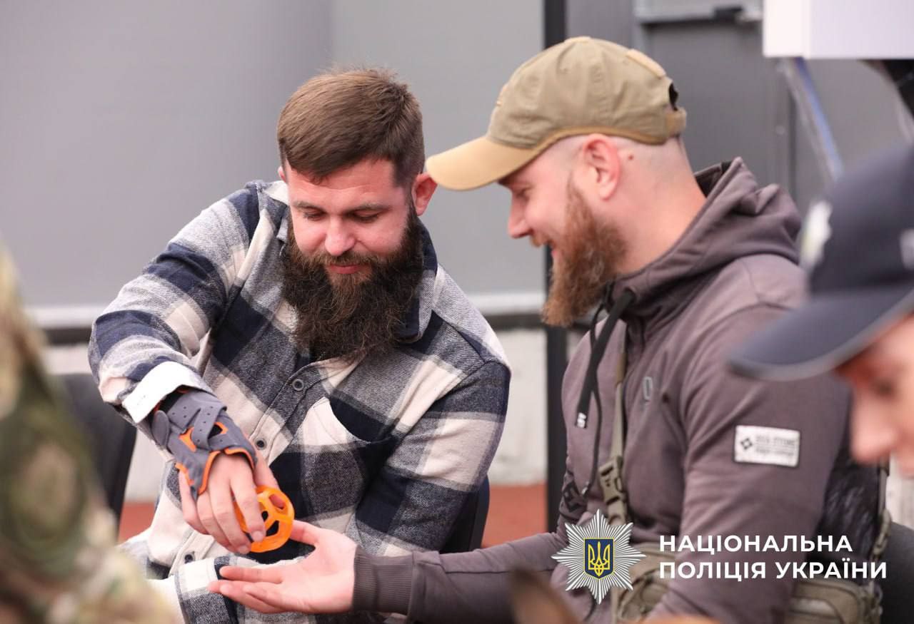 Ветерани та військові проходять реабілітацію із собаками